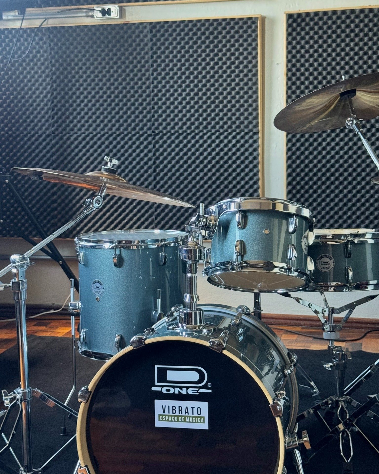 Professor demonstrando viradas e independência.