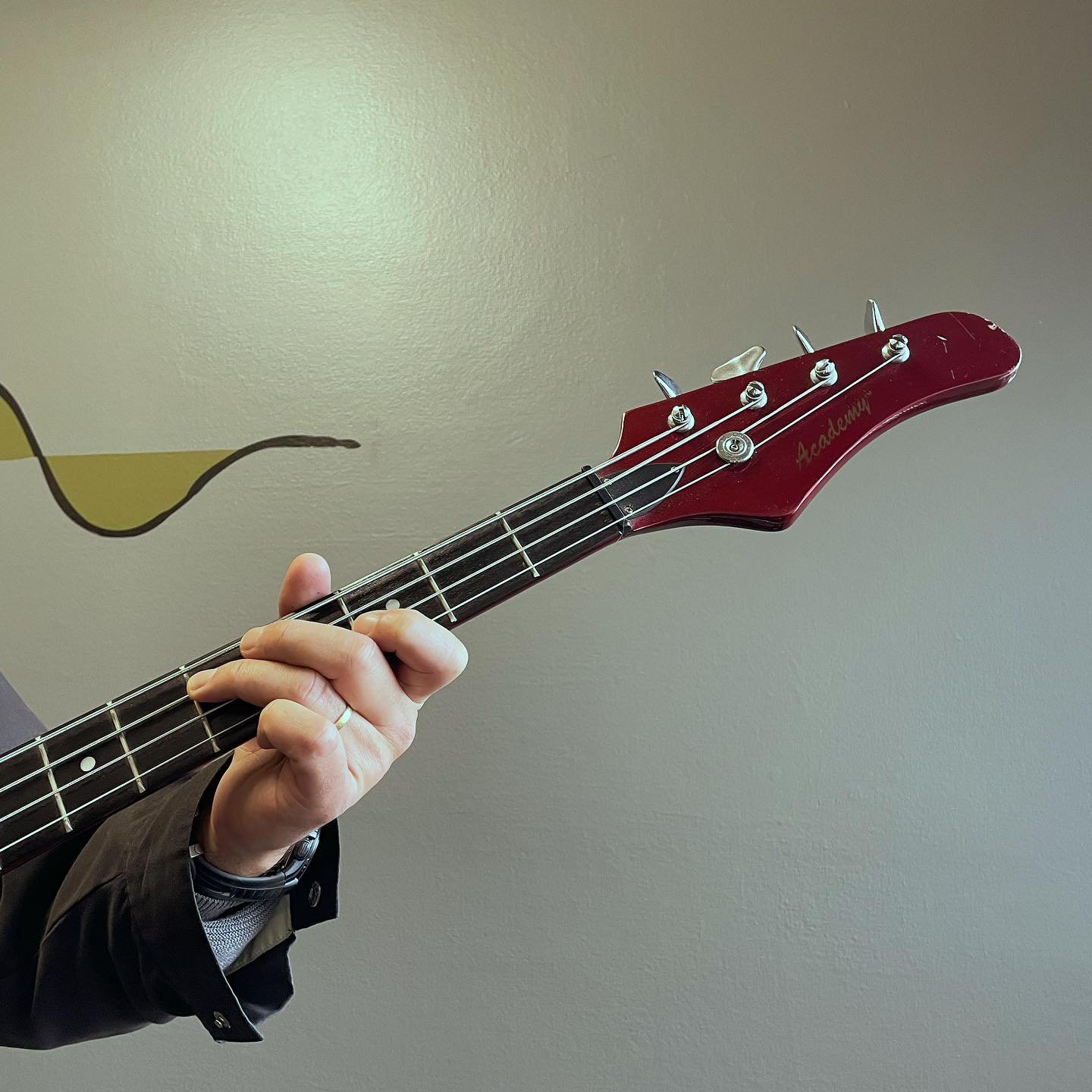 Aulas de guitarra em Porto Alegre – riffs e solos na Vibrato.