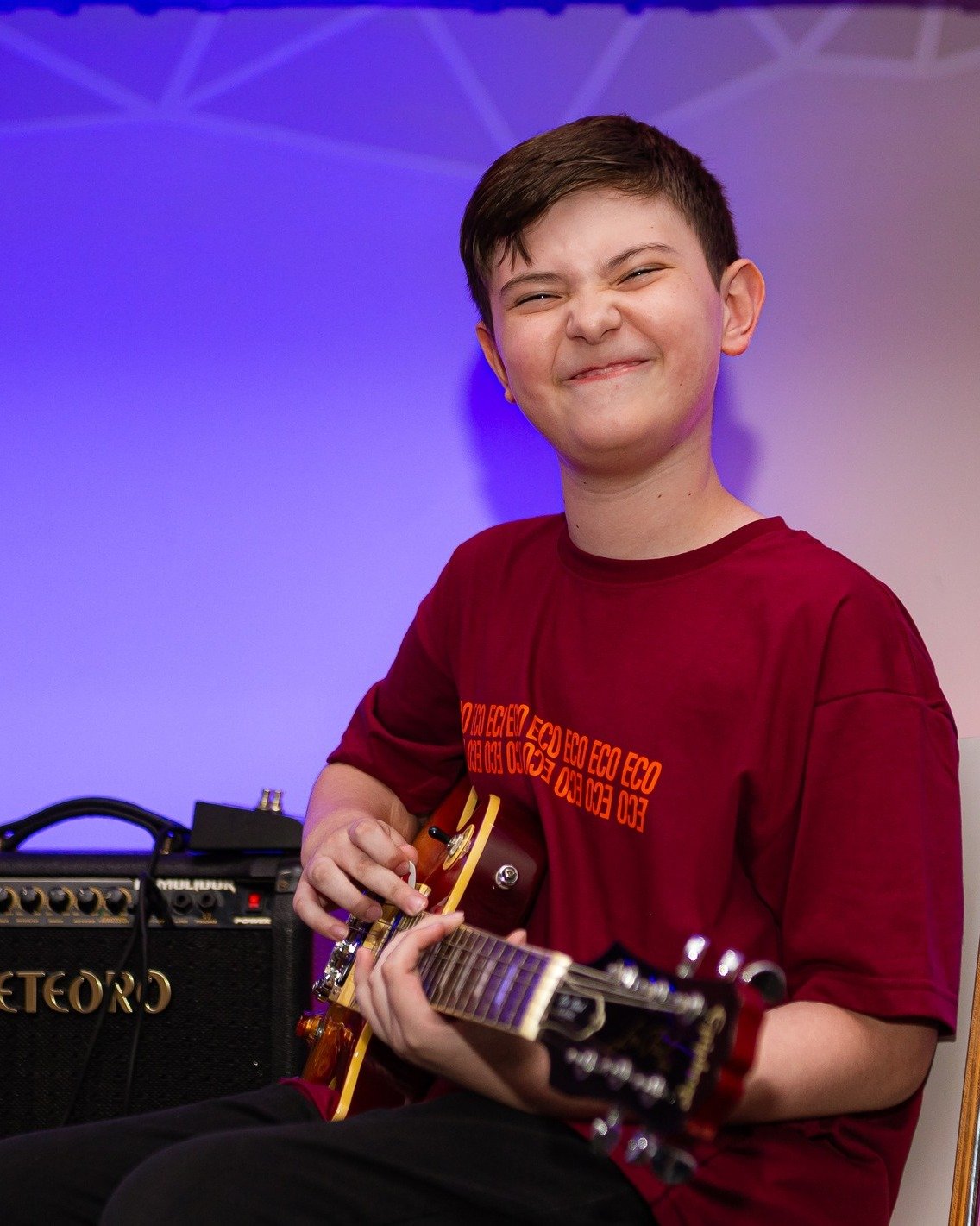 Salas com amplificadores e pedais – Vibrato PUCRS.