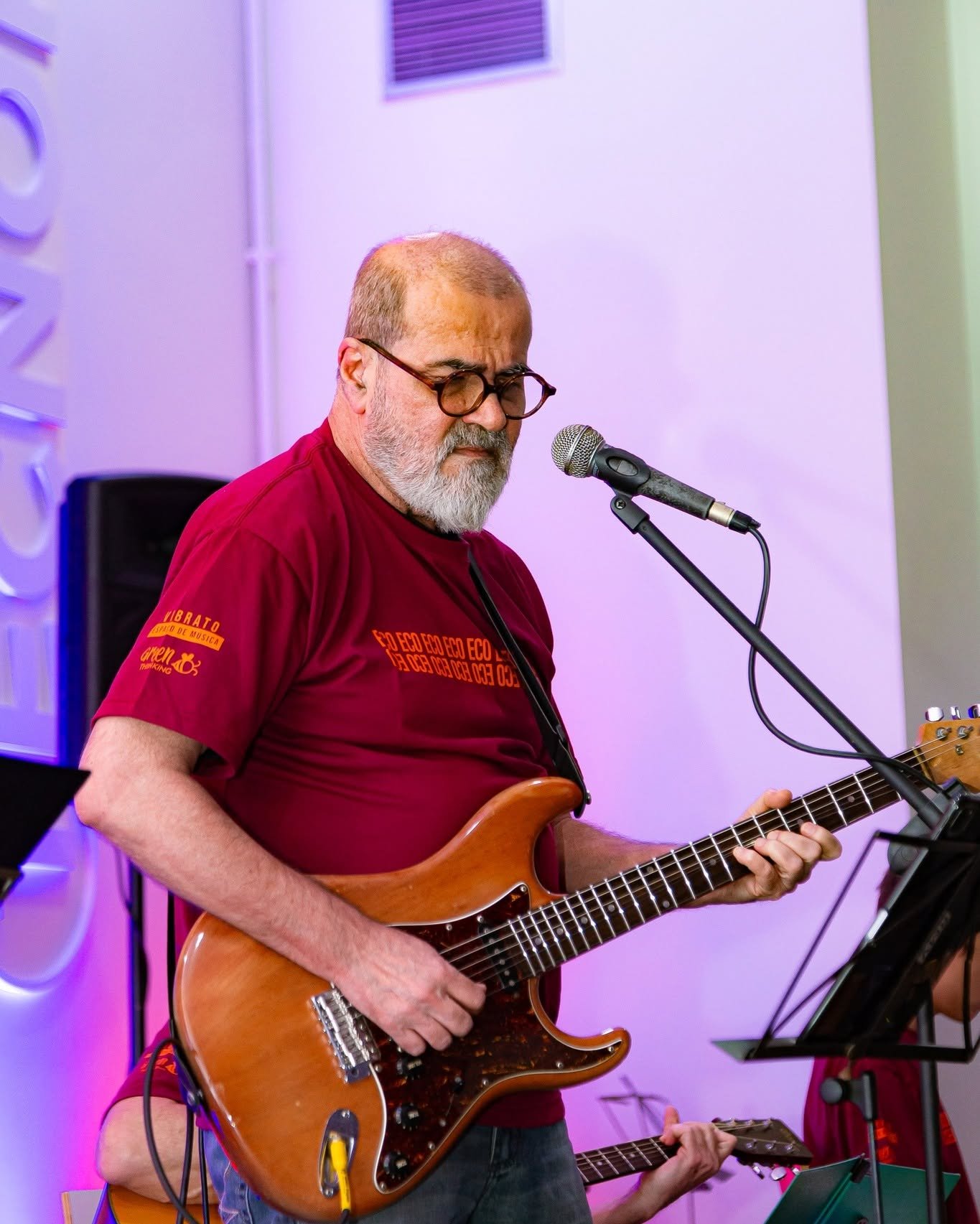 Detalhe de pedais e timbres – prática plugada.