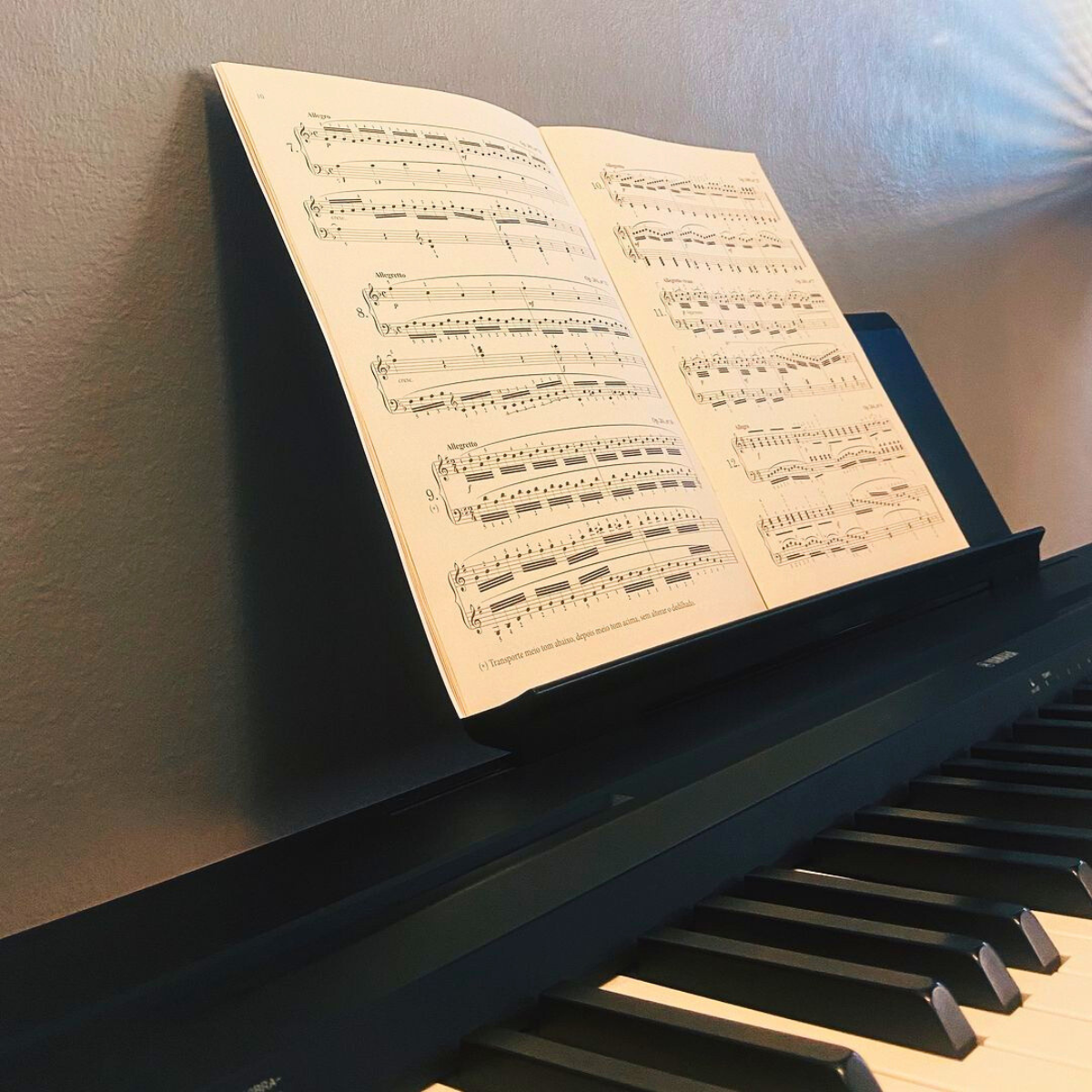 Aula de piano na Vibrato Porto Alegre – prática em teclado digital.