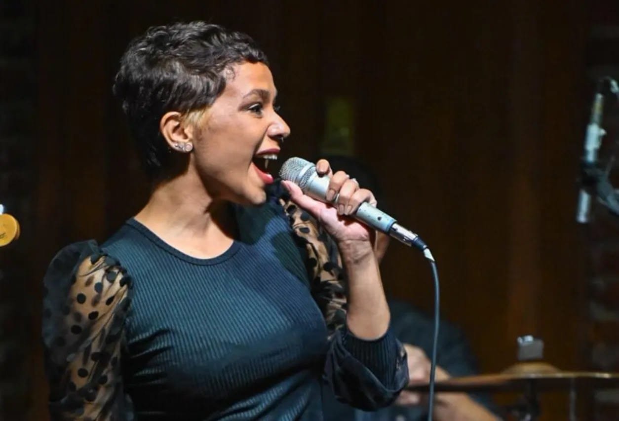 Professora de canto em Porto Alegre: Marcela Machado – Técnica Vocal e Performance de Palco