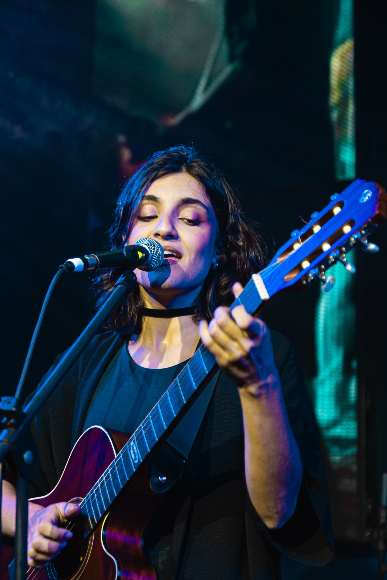 Violões e equipamentos prontos para aula – Vibrato na PUCRS.
