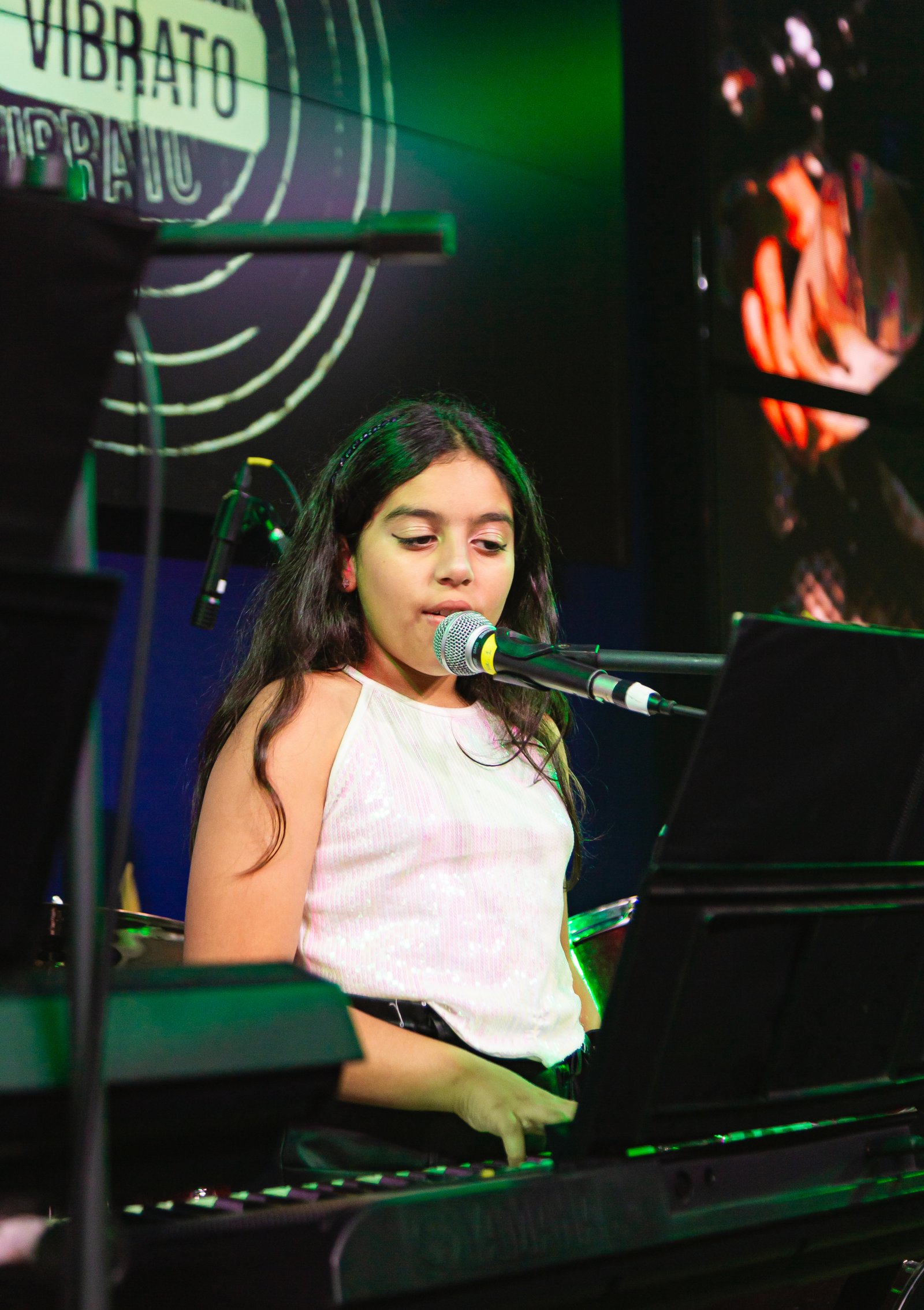 Apresentação no sarau – performance ao piano na Vibrato.