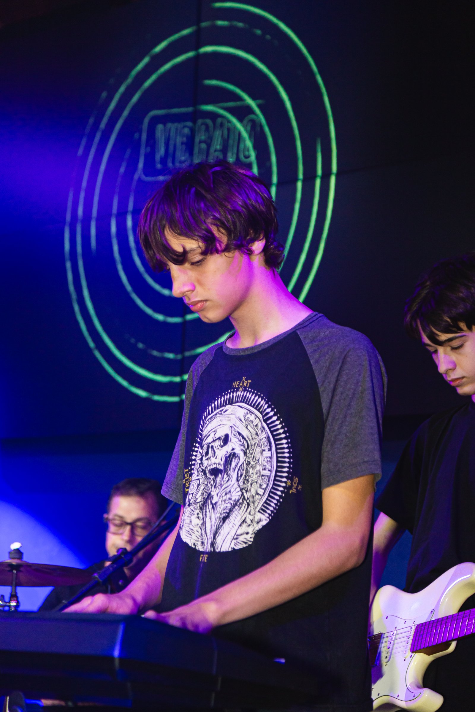 Estrutura da escola – sala de aula de piano dentro da PUCRS.