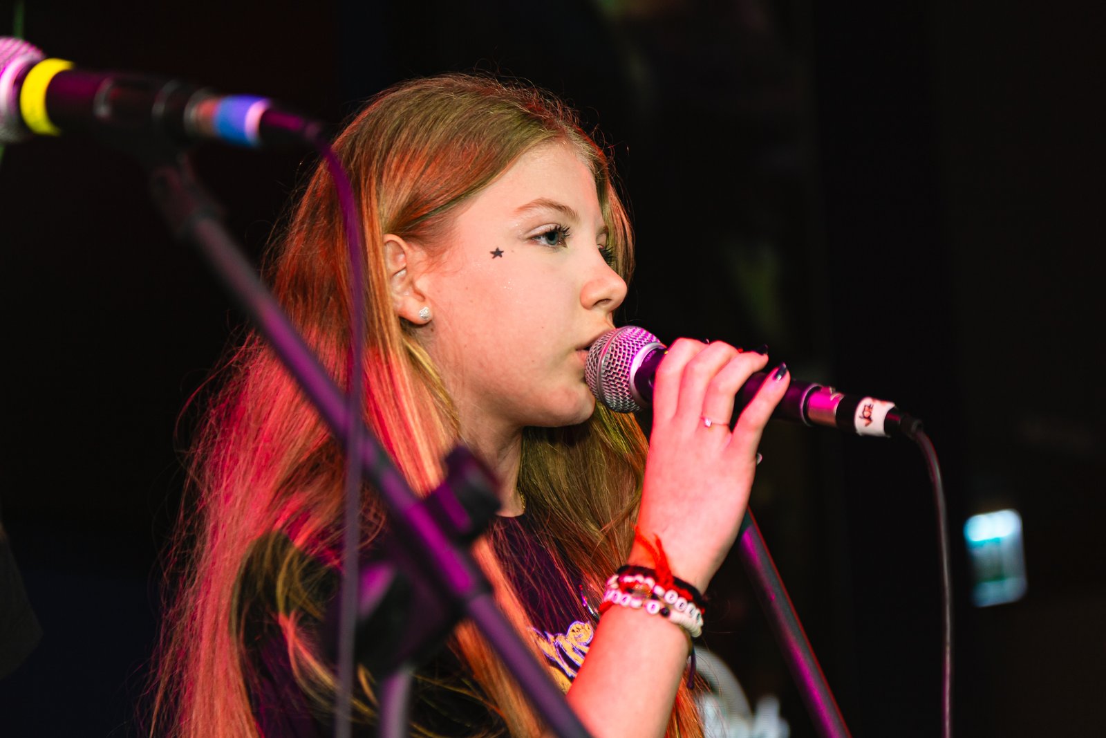 Aulas de canto em Porto Alegre na Vibrato – técnica vocal e interpretação.