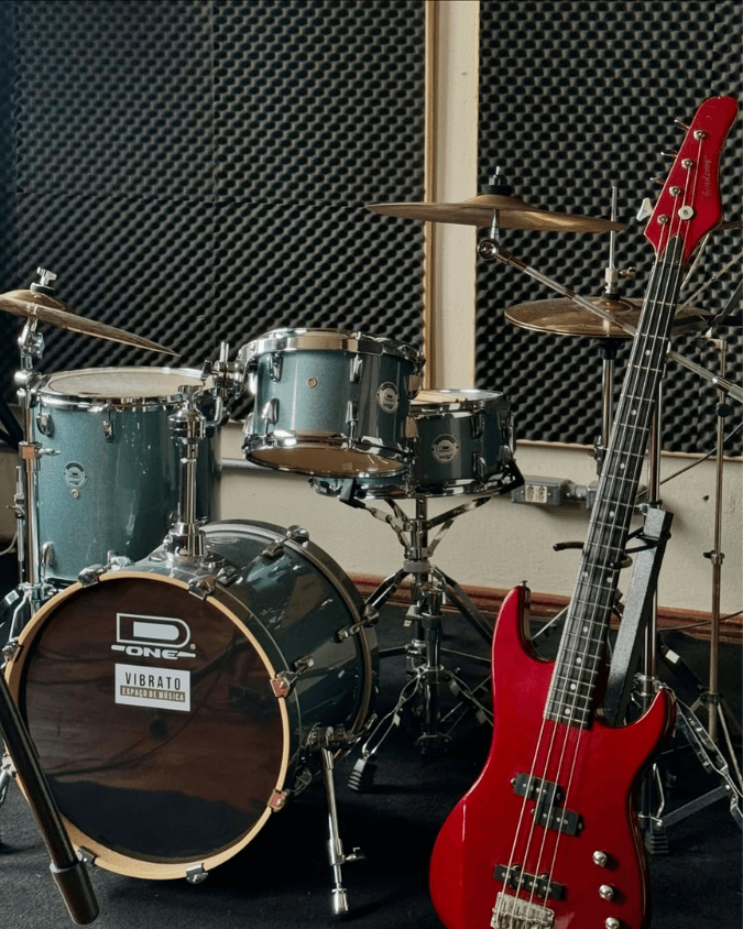Vibrato Espaço de Música em Porto Alegre – estúdio equipado para aulas presenciais.