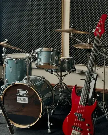 Vibrato Espaço de Música em Porto Alegre – estúdio equipado para aulas presenciais.